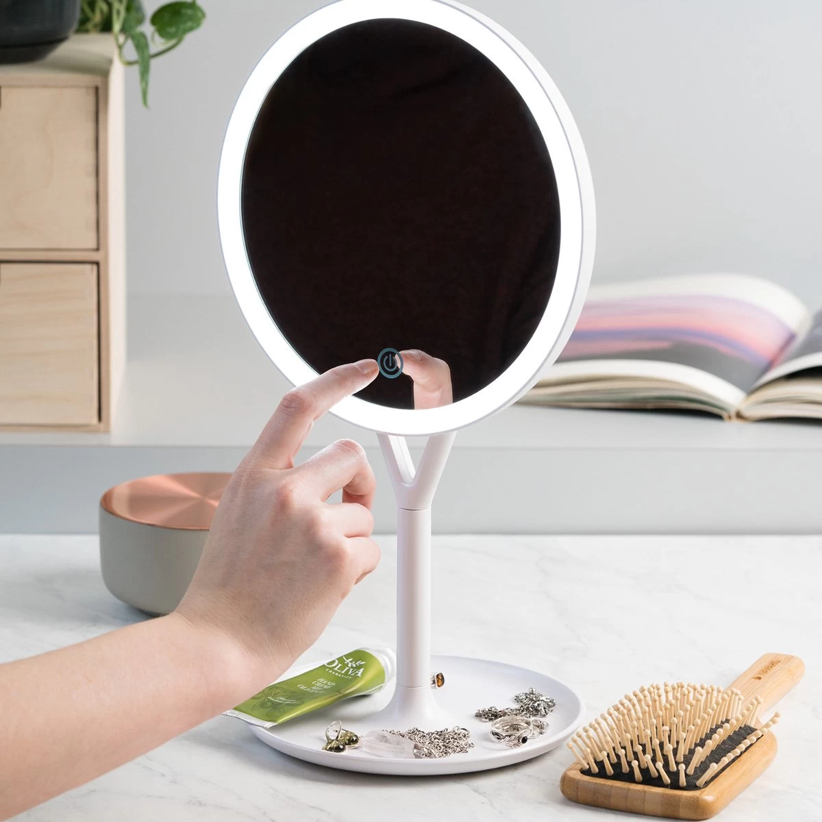 Navaris Make-up Spiegel Met Verlichting - Inclusief Kleinere Handspiegel Met 5x Vergroting - LED-verlichting Met Dim-functie - Wit - Afbeelding 3