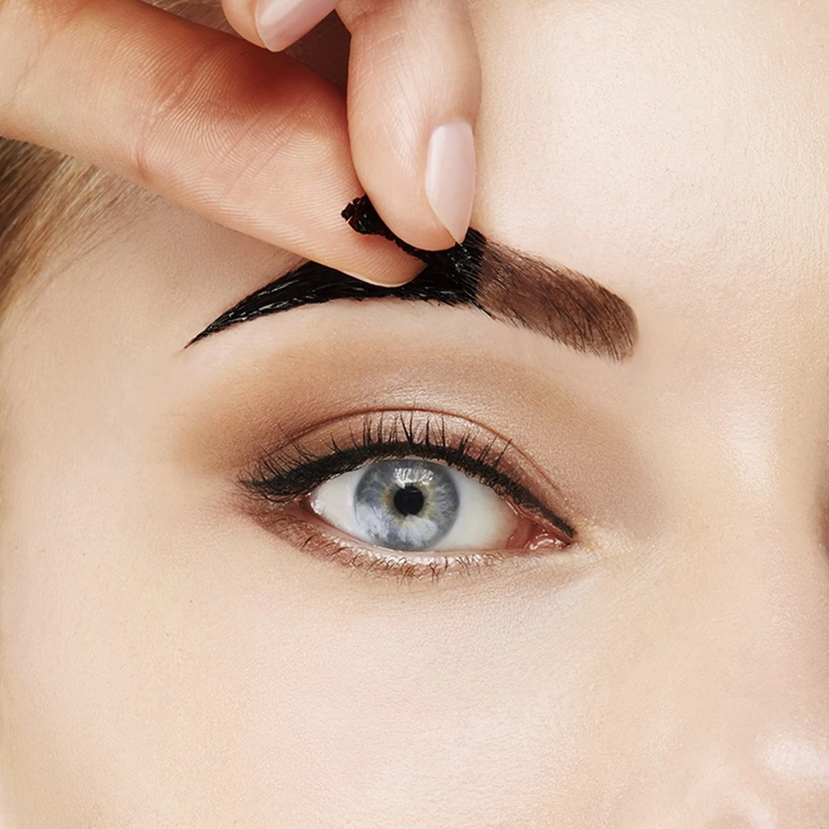 Maybelline Tattoo Brow Peel-Off Wenkbrauwgel - 3 Dark Brown - Bruin - Afbeelding 18