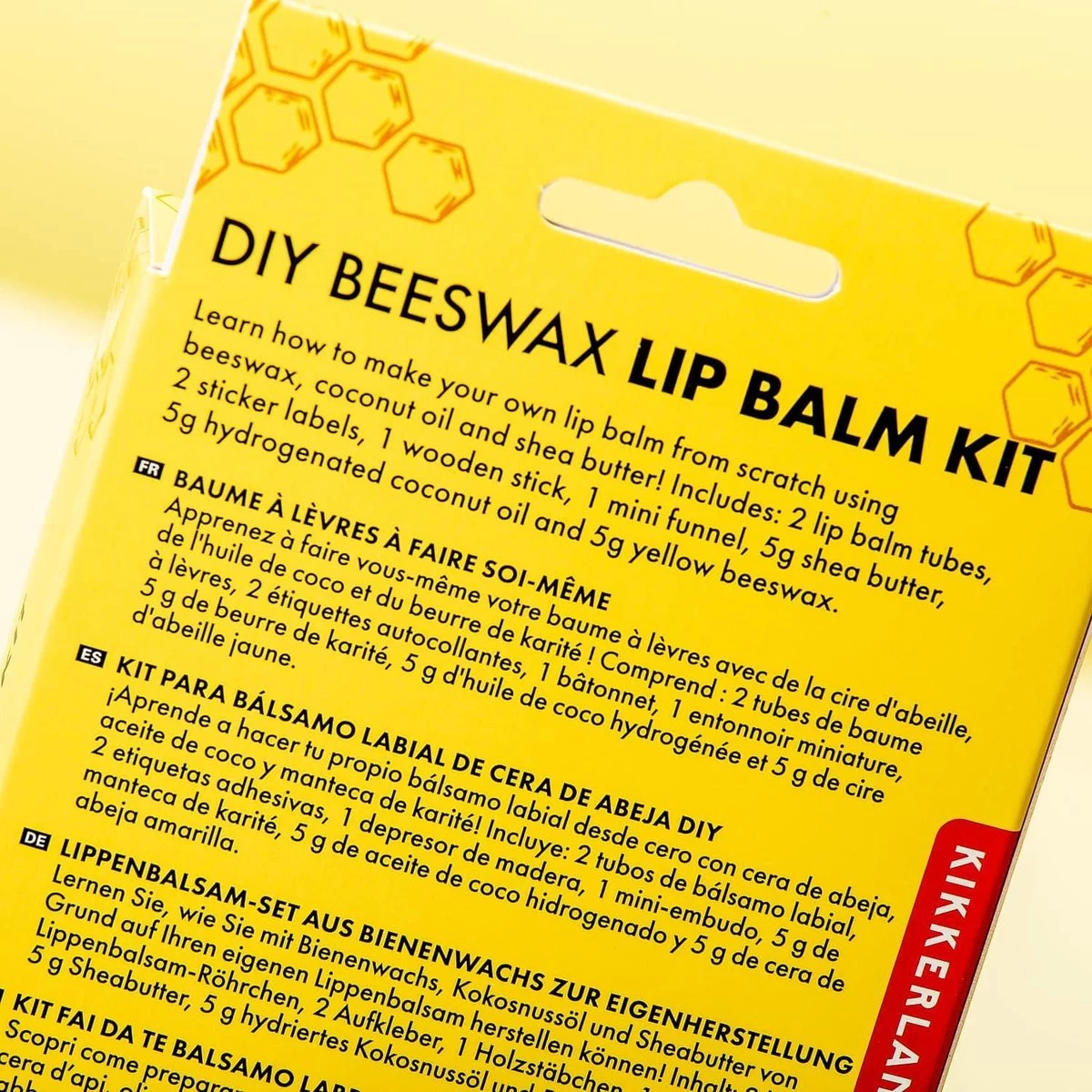 Kikkerland DIY Bijenwas Lip Balsem Kit - Maak Je Eigen Lippenbalsem - 100% Natuurlijk - Voor Twee Balsem Sticks - Afbeelding 6