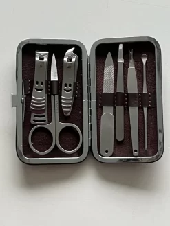 Merkloos Luxe Echt Lederen Manicure Set Voor Op Reis Inclusief Reis Etui 6 Delig – 11x7cm | Nagelschaar | Nagelvijl | Nagels Knippen | Pincet | Nagelverzorging